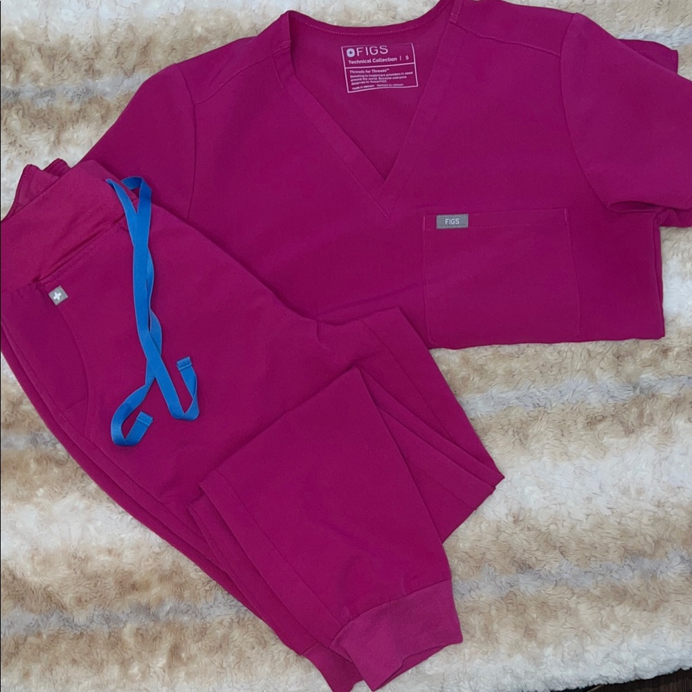 Figs Women's scrub set includes small Raspberry Sorbet